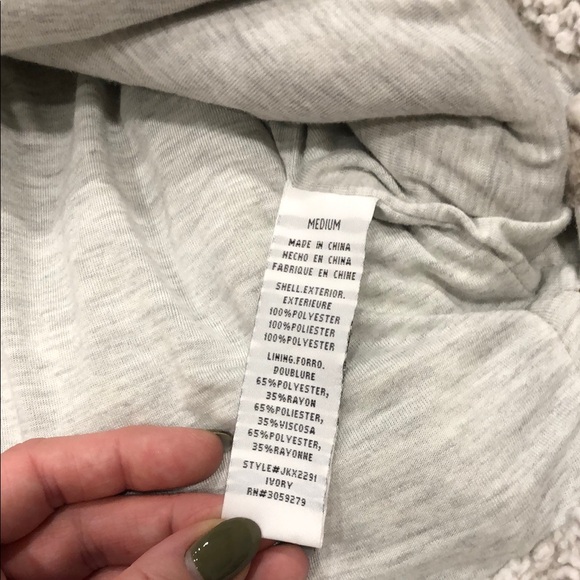 Thread & Supply Women’s Cozy White Sherpa Pullover With Pockets Size Medium - Picture 5 of 6